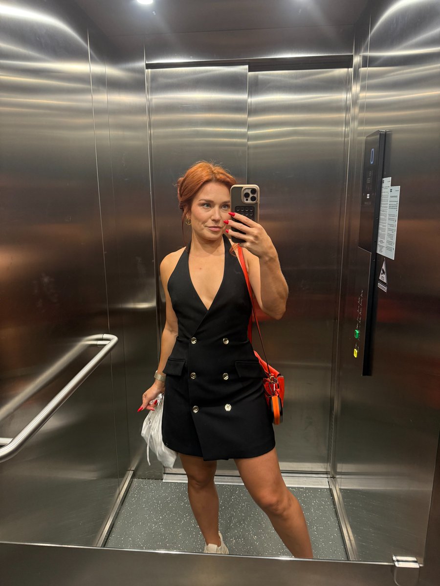 AudiardClemence's tweet photo. Be honest… would you date me or no? https://t.co/ACXdJJ7i56