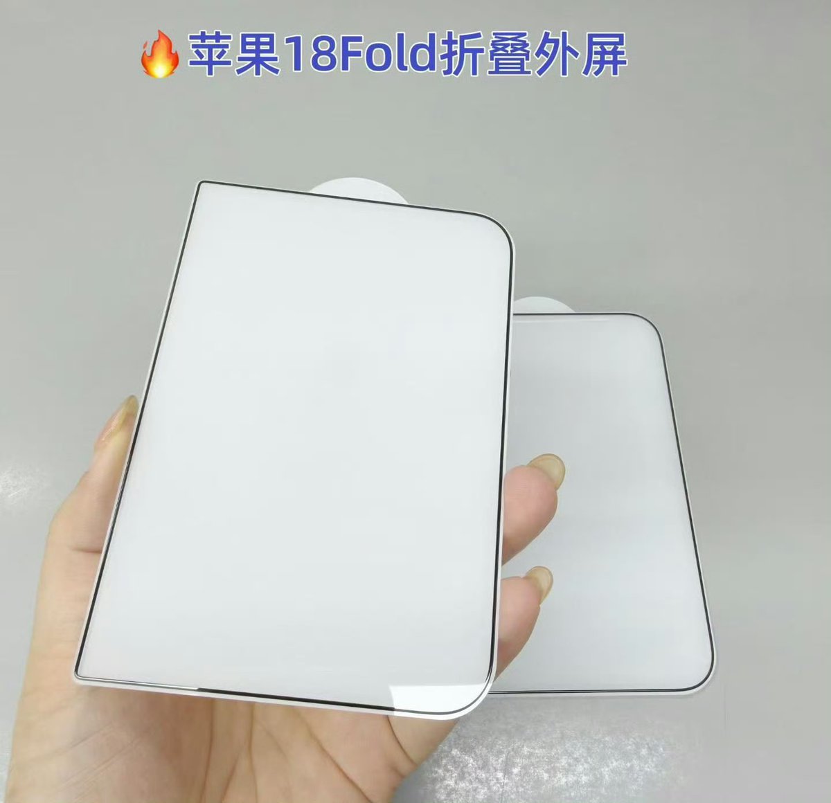 Apple_Geek_Actu's tweet photo. ✨📱L’écran de l’iPhone Ultra (pliable) se dévoile un peu plus

Une protection d’écran donnerait de nouveaux indices sur le design de l'iPhone Ultra (pliable). On y voit des courbes limitées à droite plutôt qu’un verre arrondi sur l’ensemble des bords. 

Source : @UniverseIce