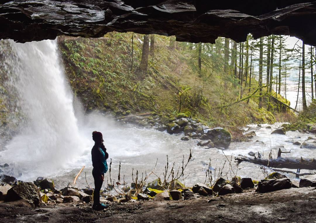 howardmadison86's tweet photo. Always work hard for what you want, but save your strength for the real adventures || Peering out of the cave behind Ponytail Falls https://t.co/IMIjgtV3lE