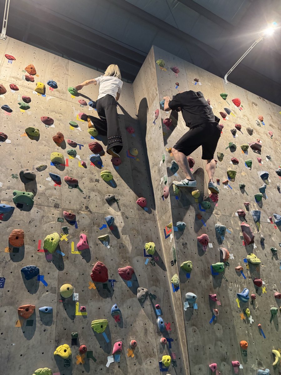 naga_i1991's tweet photo. 先日みんなで遊びに行った、ネオスポーツヒーローズさんの動画です！🏃‍♂️

みんなの意外な才能が見れますよー😳 https://t.co/D9YtJW3zn1