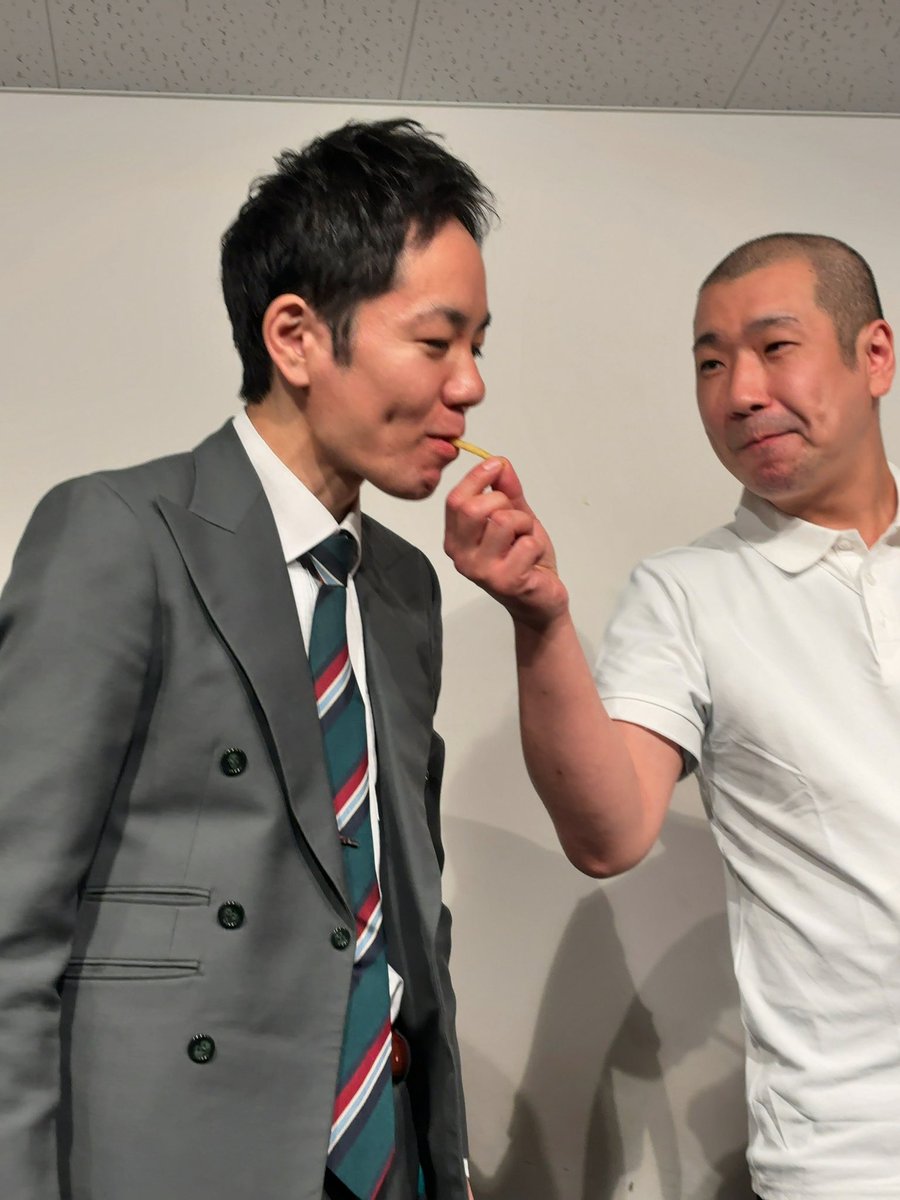 laugh_logic's tweet photo. おじさん同士のじゃがりこ餌付けっておもろいッスね https://t.co/ppRg4fHGcM