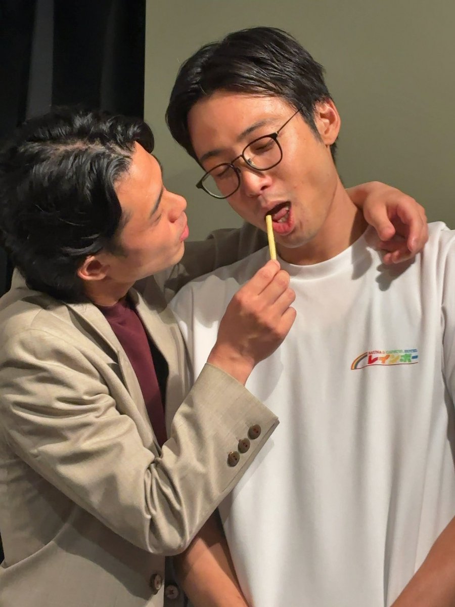 laugh_logic's tweet photo. おじさん同士のじゃがりこ餌付けっておもろいッスね https://t.co/ppRg4fHGcM