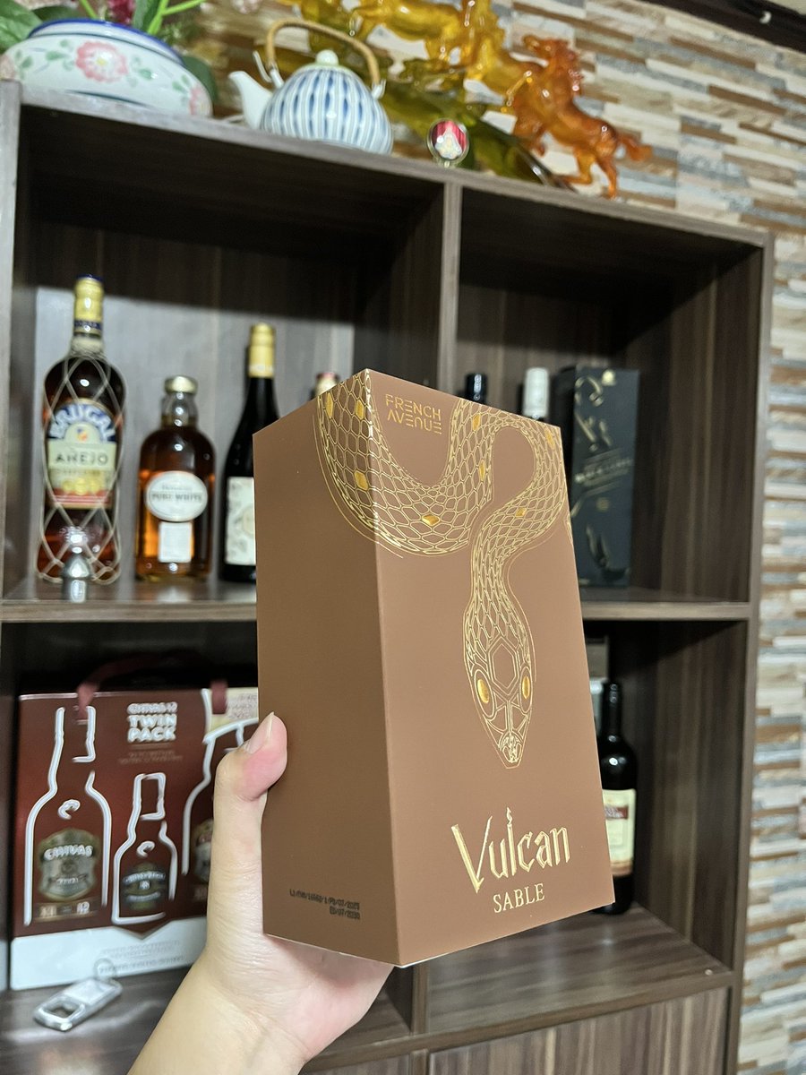 saidacart's tweet photo. wts lfb ph

legit vulcan sable french avenue (brown)

selling price: ₱1400 na lang!
orig price: ₱2,000

new <3
from dubai shop baliuag 
rfs: panic buying 

will shoulder half of the shipping na po
DOP: August 30 /NRDP: 100 https://t.co/sTazHTGzJ2