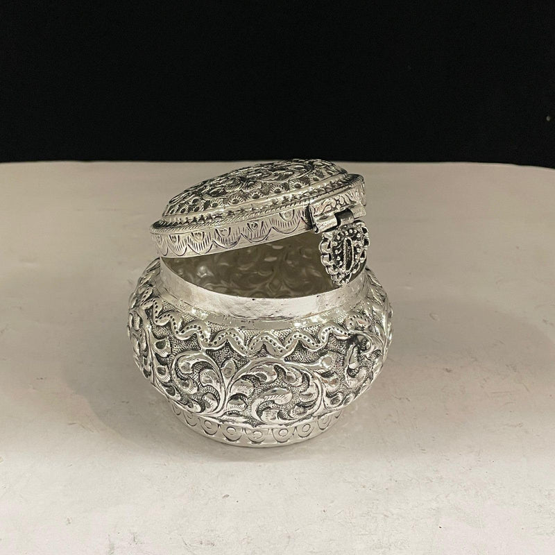 kanika_jain83's tweet photo. πͺ German Silver Fully Carved Jewelry Box | Sweet Box & Gift Item
π Website: https://t.co/sdmmmQzmtk
ποΈ Etsy: https://t.co/t11Y9YOtoi
π© DM for bulk orders & custom requirements
#GermanSilver #GermanSilverBox #JewelryBox #SweetBox #CarvedBox #GiftItem #HomeDecor https://t.co/Xkq95czmux