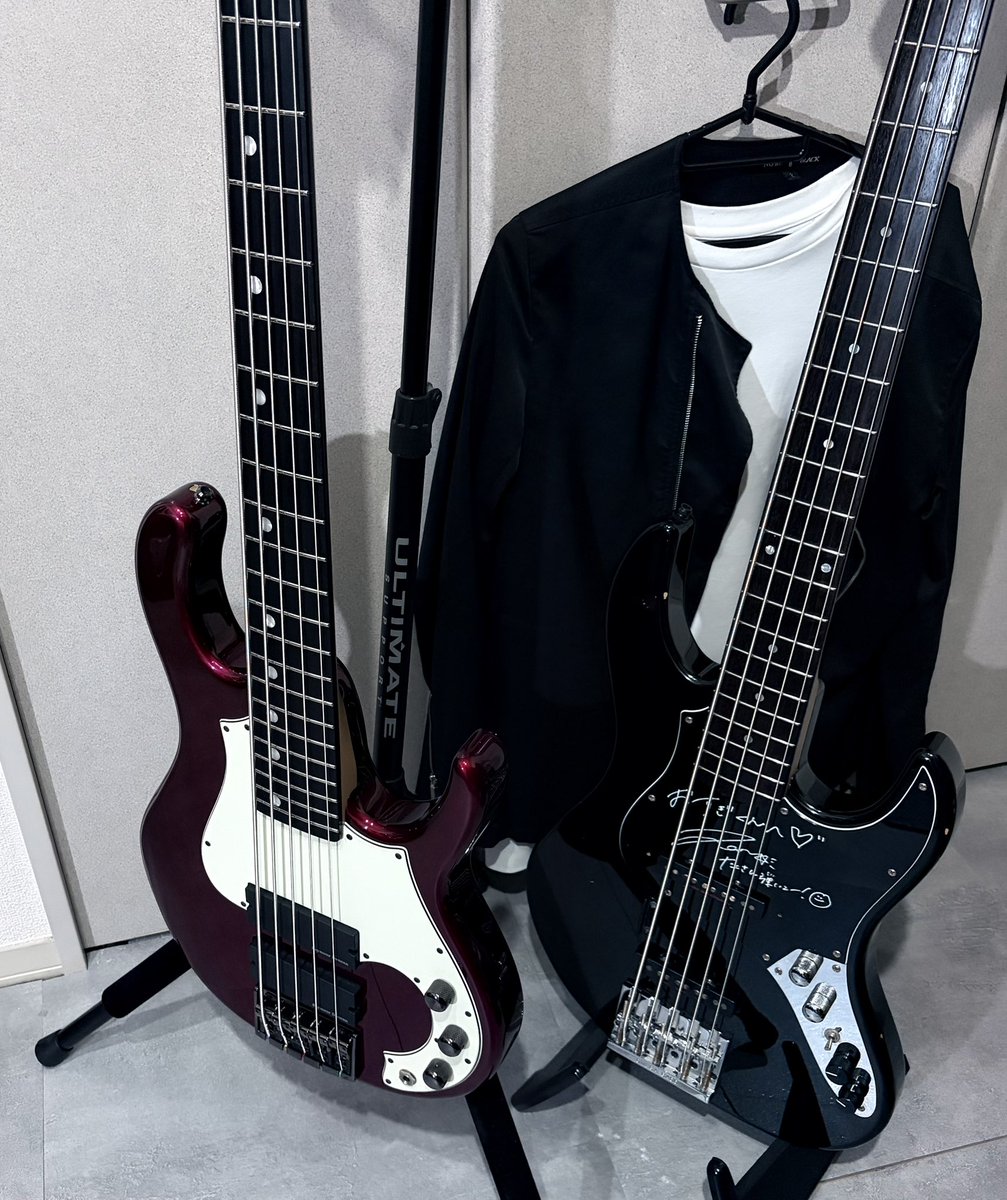 OSG_BASS's tweet photo. 弦交換ついでのフレットクリーニングやら微調整やら。毎回生まれ変わる感じがしてこの瞬間がたまらなく好きなんですよね。 https://t.co/znuVFbtmM7