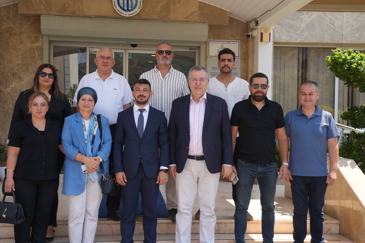 ftso1901's tweet photo. Milliyetçi Hareket Partisi (MHP) Fethiye İlçe Başkanı Tuğrul Nasuhi Öztürkçü, yönetim kurulu üyeleri ve parti yöneticileriyle birlikte Odamızı ziyaret ederek, Yönetim Kurulu Başkanı Osman Çıralı, Yönetim Kurulu üyeleri Süleyman Uysal ve Halil İbrahim Öztürk ile bir araya geldi. Ziyaretten duyduğu memnuniyeti dile getiren Başkan Çıralı, Tuğrul Nasuhi Öztürkçü ve yönetimine yeni görevlerinde başarılar diledi. 
Turizm sezonunun değerlendirildiği ziyarette görüşmede Fethiye ve Seydikemer’in öncelikli sorunları ve çözüm önerileri ele alındı.
Bölgenin gelişmesi, kalkınması ve sorunlarının çözümü için farklı kesimlerin, siyaset, kamu ve özel sektörün ortak hedefler etrafında buluşmasının önemine dikkat çeken Başkan Osman Çıralı, Fethiye ve Seydikemer’in geleceği için istişare, birlik ve beraberlik içinde çalışmaya devam edeceklerini ifade etti.