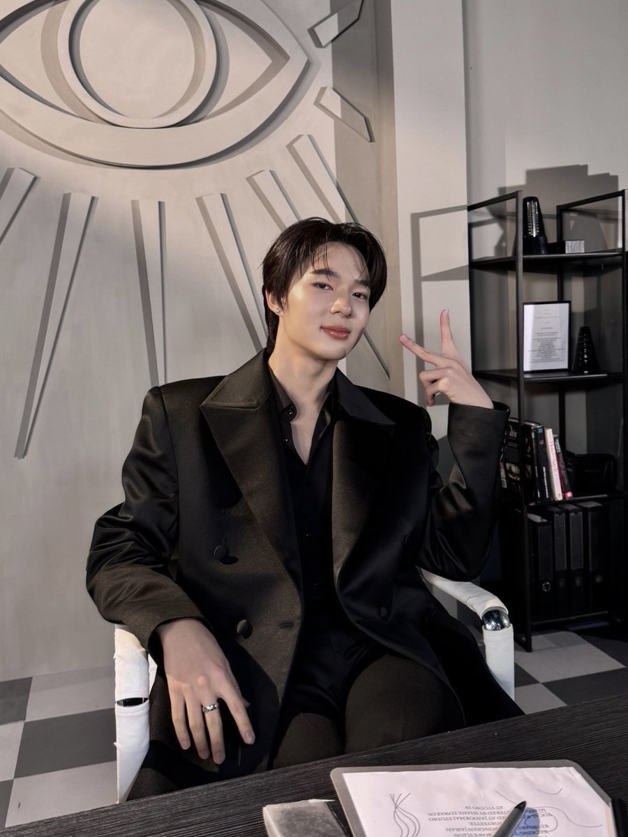 DomundiTV's tweet photo. พบกับ “นุนิว” @CwrNew ได้ใน NuNew 7th Single “คาตา (KATA) Feat. BOWKYLION”  👁️✨

สามารถรับชมได้ทาง Youtube : NuNew Official 
🔗 : https://t.co/t1VukgIzE7

NUNEW FEAT BOWKYLION
#เพลงคาตา https://t.co/yPsYCVXbrf