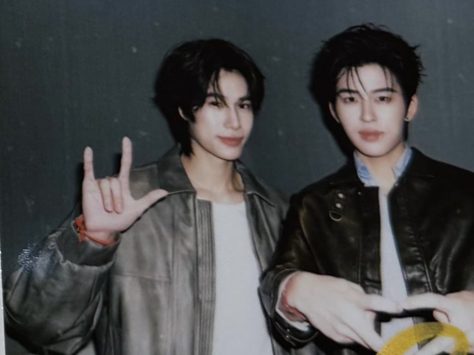OH_duckyHUN's tweet photo. เรฟถ่ายรูปพลร.กับแฟน be like : https://t.co/uJicBUh1d6