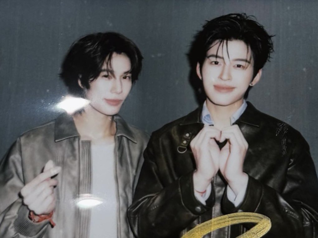 OH_duckyHUN's tweet photo. เรฟถ่ายรูปพลร.กับแฟน be like : https://t.co/uJicBUh1d6