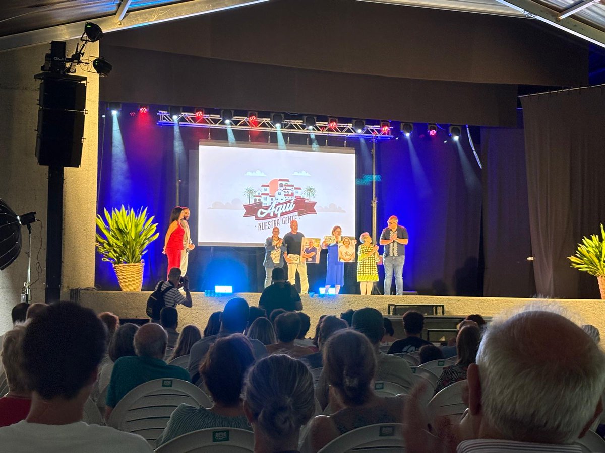 villadeingenio's tweet photo. 'Aquí nuestra gente' emociona y pone rostro a historias que mantienen vivo el legado de Ingenio y El Carrizal

El programa homenajeó a nueve personas que son ejemplo de valores como el compromiso, la solidaridad y la participación

👉 https://t.co/RnprC46V8F https://t.co/CFKzJTVTeP