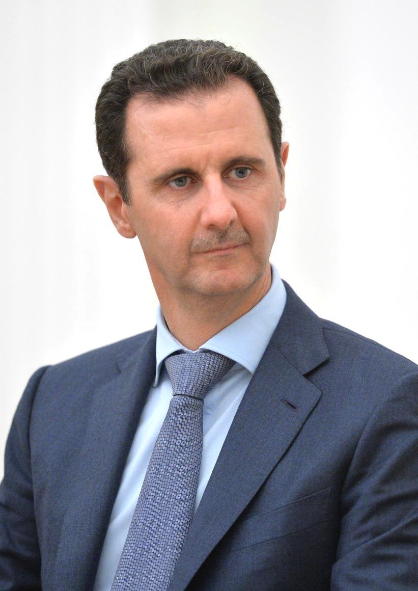 HH___22's tweet photo. #بشار_الأسد 

في #اليوم_العالمي_للأسد 
تتجلى المفارقة
فالأسد الحقيقي يحكم غابته بالبأس والأنفة، 
أما من يحمل لقب الأسد فقد سقط عرشه 
وصار طريداً
التاريخ لا يرحم من ورث لقب الأسد وهو يحمل قلب ثعلب؛ شتان بين ملك يبقى رمزا للقوة في عرينه، ومستبد ينتهي به المطاف فارّاً يبحث عن ملجأ⚖️ https://t.co/Hax5FPUFvC