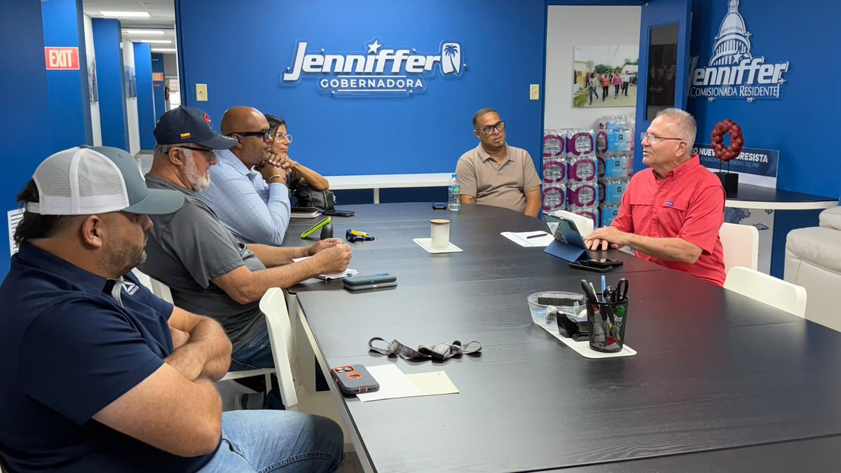 MEstadistaPR's tweet photo. Nuestro Secretario Auxiliar de Asuntos Ideológicos, @JoseAponte51 ,brindando el Taller reglamentario a nuevos Legisladores Municipales,acompañado por Alexandra Taboada y Angeline Padilla jóvenes comprometidas con el Ideal, quienes se unen a la formación y educación estadista. https://t.co/ZokFJ1lMdQ