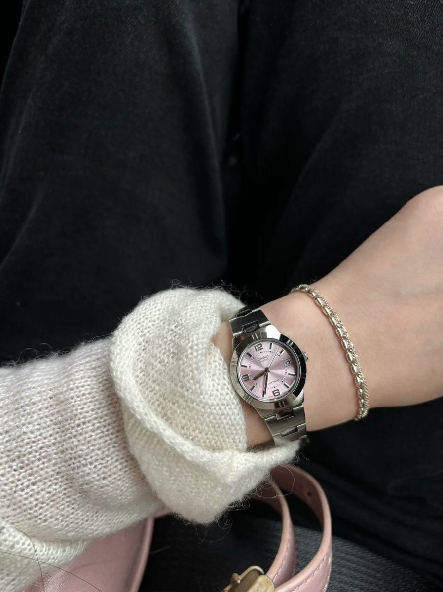edfens's tweet photo. EH JAM TANGAN CASIO INI CANTIK BANGET... Langsung naksir karena liat look nya yang classic dan girly 🥹💗 https://t.co/c6gETuFRt6