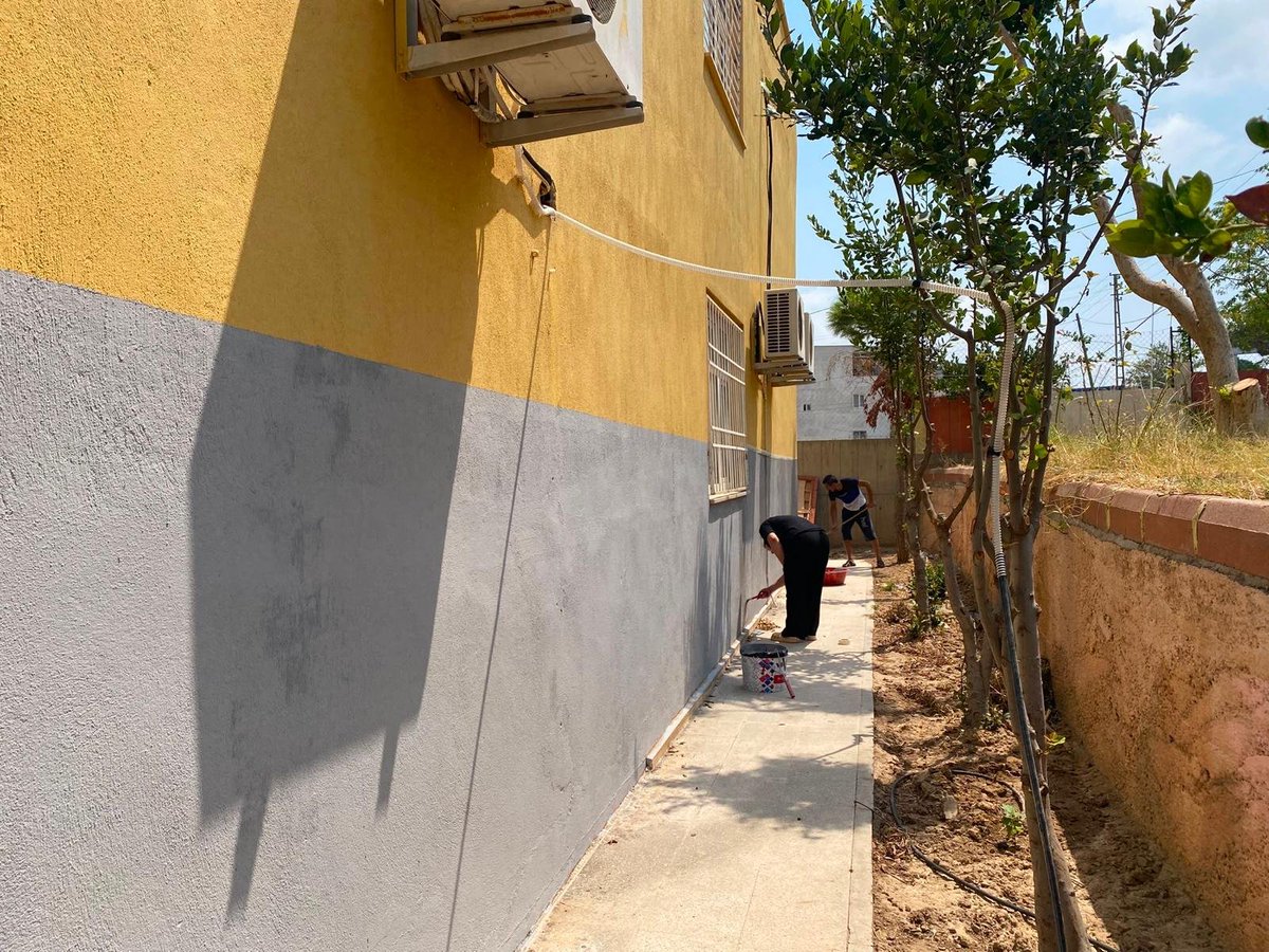 MersinMEM's tweet photo. 🏫OKULLARIMIZ YENİ DÖNEME HAZIR❗

♦️Mersin’in dört bir yanında okullarımızı yeni eğitim öğretim yılına hazırlıyoruz. 

✅Yaz dönemi boyunca okul binalarımızı, dersliklerimizi ve ortak kullanım alanlarımızı yeniledik; hijyen çalışmalarımızı tamamladık, bahçe, oyun ve spor alanlarımızı öğrencilerimiz için daha güvenli ve modern hâle getirdik. 👧👦🏻

✅ Sınıflarımızı teknolojik donanım ve güncel eğitim materyalleriyle zenginleştirerek evlatlarımız için güvenli, nitelikli ve çağın gereksinimlerine uygun eğitim ortamları hazırladık.

🎯 Mersin’de tüm okullarımız, çocuklarımızı ve yeni eğitim öğretim yılını karşılamaya hazır❗

🔗https://t.co/H6VMb9Kypv

@tcmeb 
@Yusuf__Tekin 
@MersinValiligi 
@valiatillatoros 
@Muhammed0744