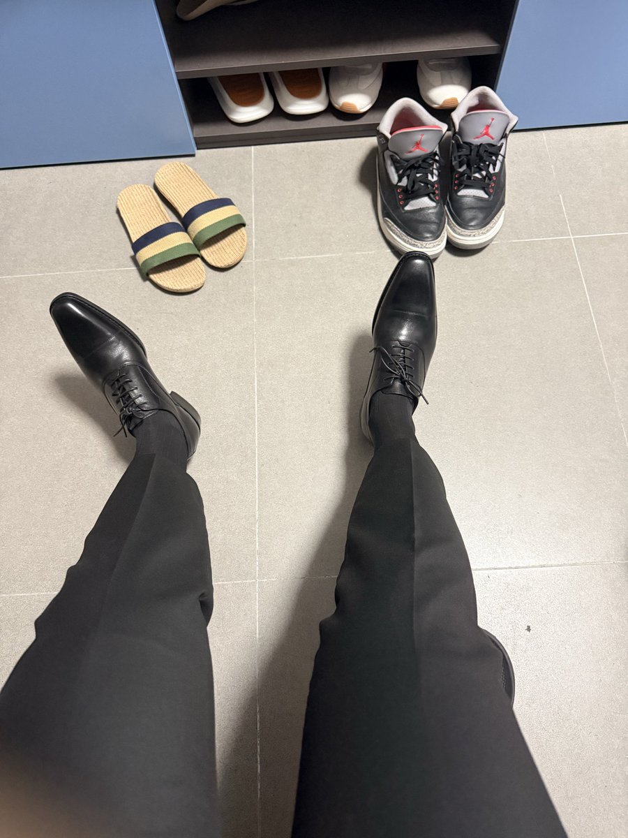 Timothe888's tweet photo. 放���🪝#正装丝袜 #s https://t.co/WEJq6keTAQ