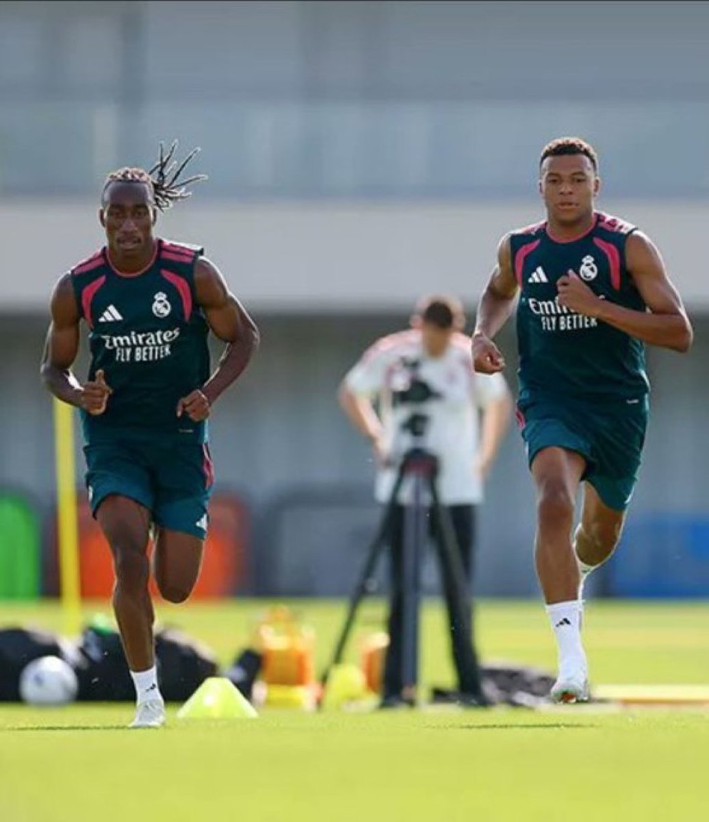 kwaku_UTD's tweet photo. Is Barcelona still going to set up a highline defense against Madrid with these two guys in the lineup?

Just asking for a friend #Barce https://t.co/bsry5B5FFo