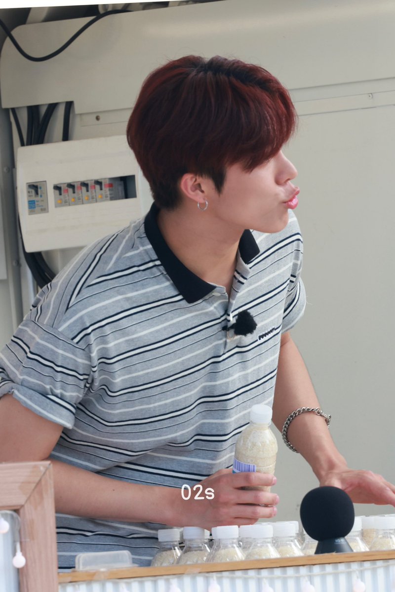 vvefellinluvin7's tweet photo. 몸은 남잔데 표정은 엄청초딩 https://t.co/aLbNXVgP3k