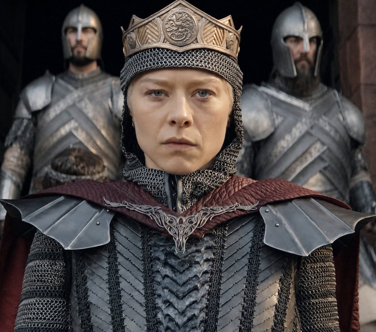 BuraStar23's tweet photo. 📹| يقول رايان كوندال صانع مسلسل [ House of the Dragon ] إنه "لم يعد قادرًا على مواصلة القلق بشأن التغييرات التي أُجريت على الكتاب" :

"ما زلت أرى أن هذا الاقتباس وفيًّا للنص الأصلي ، بالنسبة لي التغييرات ضرورية ويجب أن يفهم الناس أن لديّ 200 صفحة لاحولها لأربعة مواسم ، لا أستطيع الاستمرار مُنشغلاً بكل تفصيلة صغيرة ، عليّ أن أثق بحدسي فأنا قارئٌ ومُطّلع على رواية "النار والدم" ربما أكثر من أي شخص آخر على وجه الأرض".