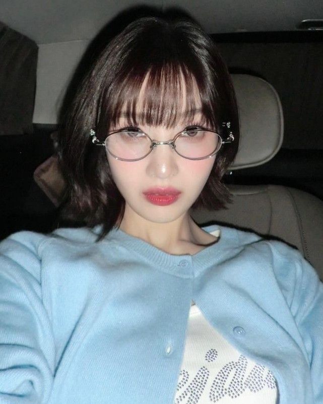 jelllyluvie's tweet photo. why do glasses do 10x more damage? https://t.co/mSOh14jjRK