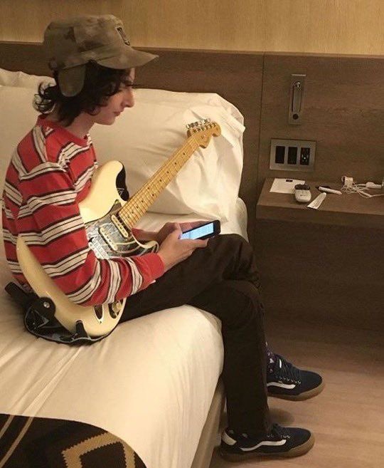 wheelskiocean's tweet photo. god how many times has he worn that hat i keep finding pics of him wearing it lmao i love him https://t.co/dhUUjEmbGG