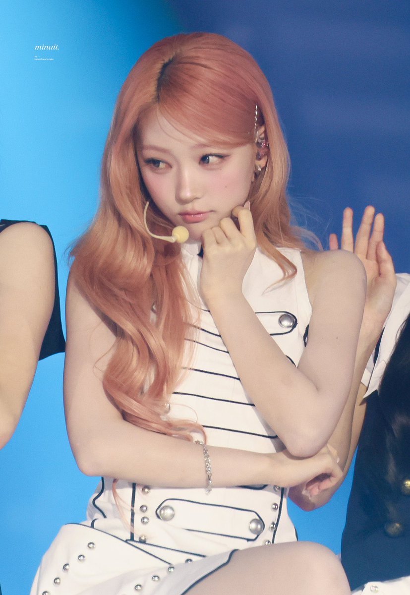 pinkiis2's tweet photo. 같은날인거 난 이거 영원히 못믿음 … https://t.co/jl0pNHI2NQ