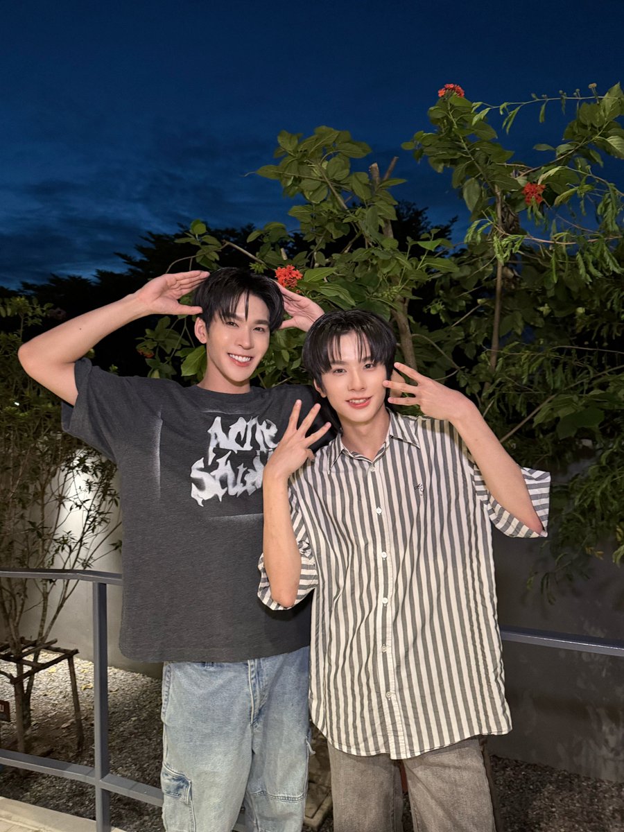 MrFanboySeries's tweet photo. รักสุดใจนายแฟนบอย Mr. Fanboy Series 📸

Q38 เลิกกองแล้วคร่าาา 😘

วันนี้เจ๊ขอเมาท์เลยว่าบรรยากาศกองเป็นไปด้วยความเรียบร้อยดุจผ้ายับ เอ้ย ! ผ้าพับไว้ ☺️

น้องเติร์ด —— น้องว่าน ไม่ดื้อเลยจริ๊งจริงงงนะเคอะ 🤭 เพราะเจ๊เห็นมุ้งมิ้งจุ้งจิ้งกรุ้งกริ้งกันอยู่ 2 คนนน อุบส์ 

ขอบคุณกำลังใจจากแฟนบอยส์ แฟนเกิล์วส์ทุกคนมาก ๆ เลยนะคร่าสำหรับกำลังใจ แล้วเราจะได้พบกันในอีกไม่นาน 😚 

MR FANBOY Q38
#รักสุดใจนายแฟนบอยQ38