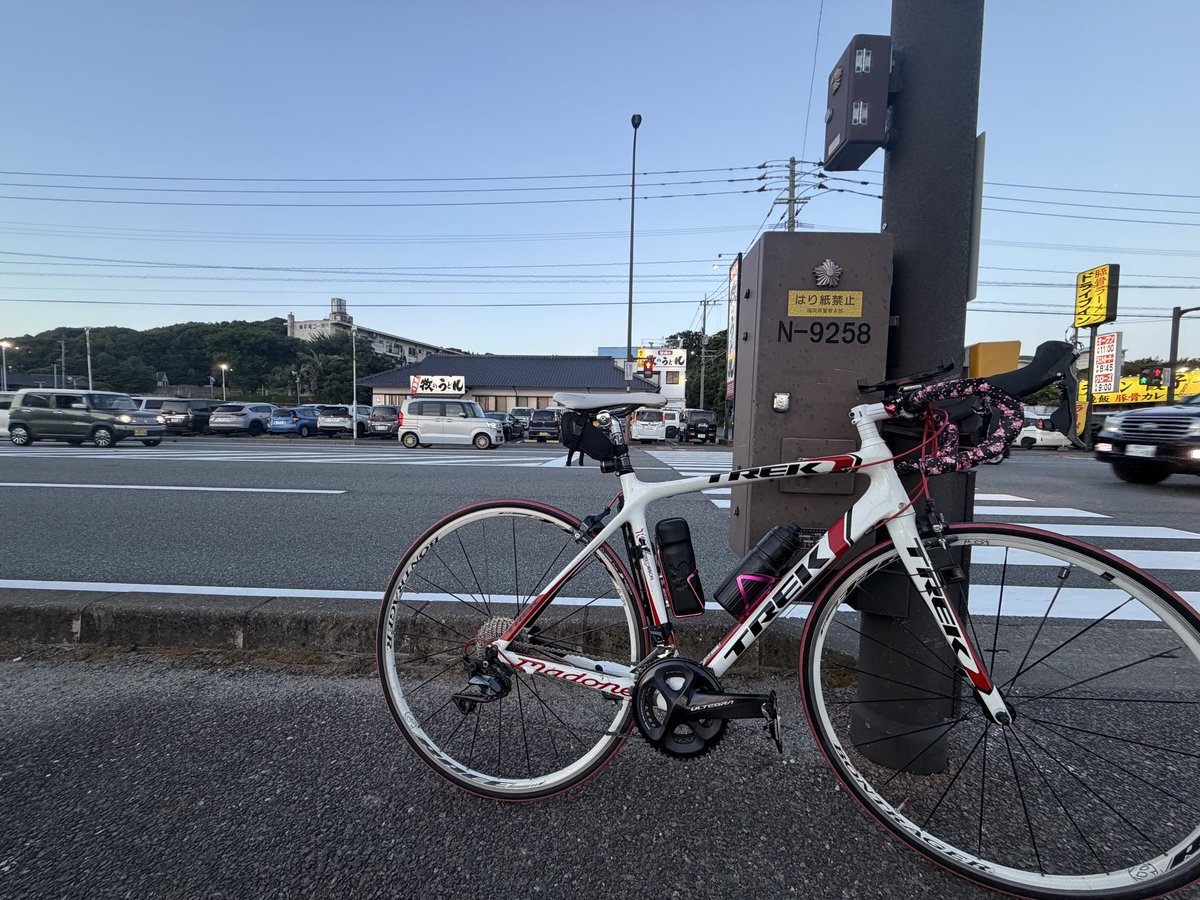 okogetoroad's tweet photo. 今日は家事済ましてからロードバイクでリハビリ。近所の激坂登ってから福岡空港まで。1時間程のライドだからちょうどいい。少しずつ足を戻していこう！
#ロードバイク https://t.co/IAKmqWrDQw