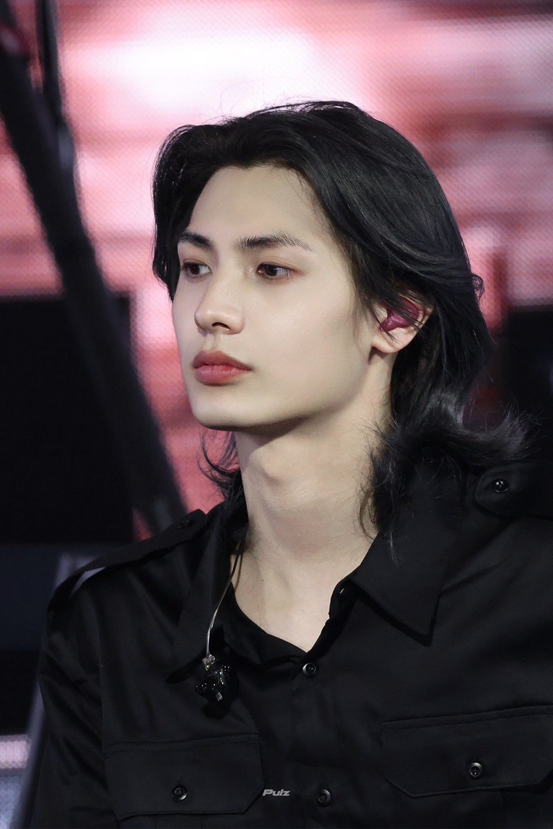 flajjjoo's tweet photo. 이건... 취향이 아니실라나......... https://t.co/WSSua2zqZE