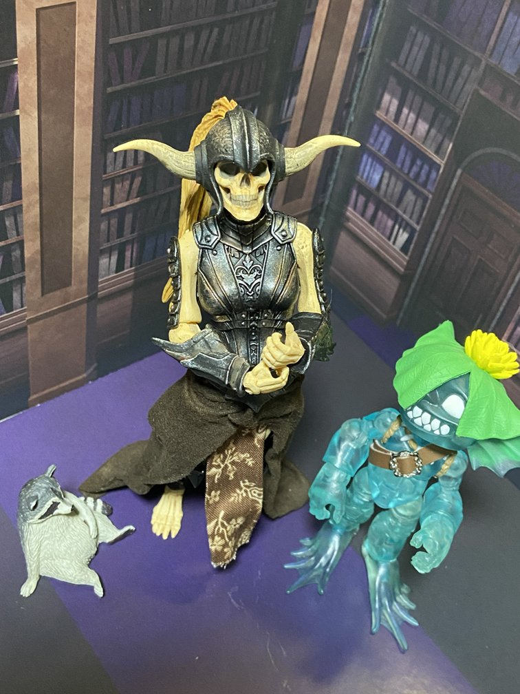 Ridleyinugoya's tweet photo. タグが流れてきたんで、「よーし、いっちょ私も一枚参加しようか(*'ω'*)」って思って、一応、タグの他の写真を眺めてみると、どうも生者オンリーだったのでアンデッドはダメな可能性高かった。ケジメ案件になる所だった……_(:3｣∠)_ https://t.co/mMvpbnU5GA