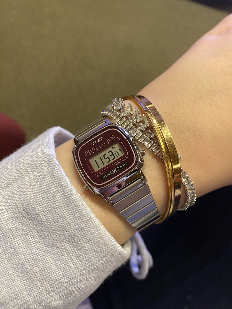 dazzlecloud's tweet photo. jam tangan casio emg gapernah gagal! model vintage nya selalu bikin naksir

series ini cakep bgt yaah buat couple-an😭🤏🏻 https://t.co/EUO6LDb5Xf