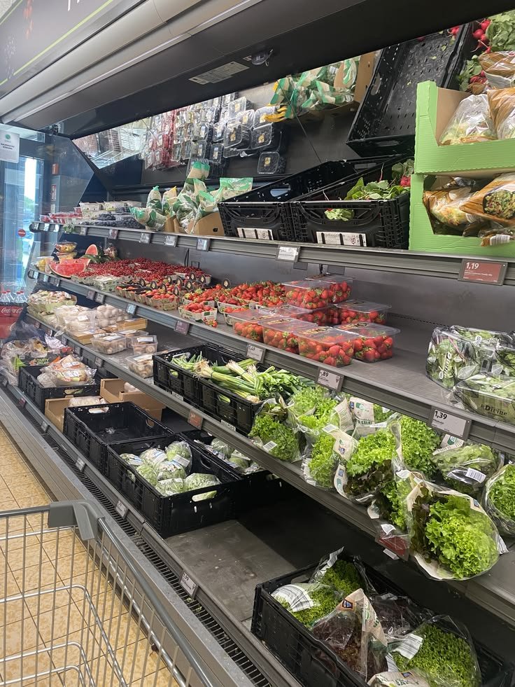 45files's tweet photo. 𓇢𓆸 Going to super markets ꫂ❁

it makes me walk more! Seeing all the package food, snacks and drinks somehow makes me dont wanna eat. ( dont come here whe you are hungry though). it make you be used to around food and refused to eat or buy it. https://t.co/6hPalJZhkK