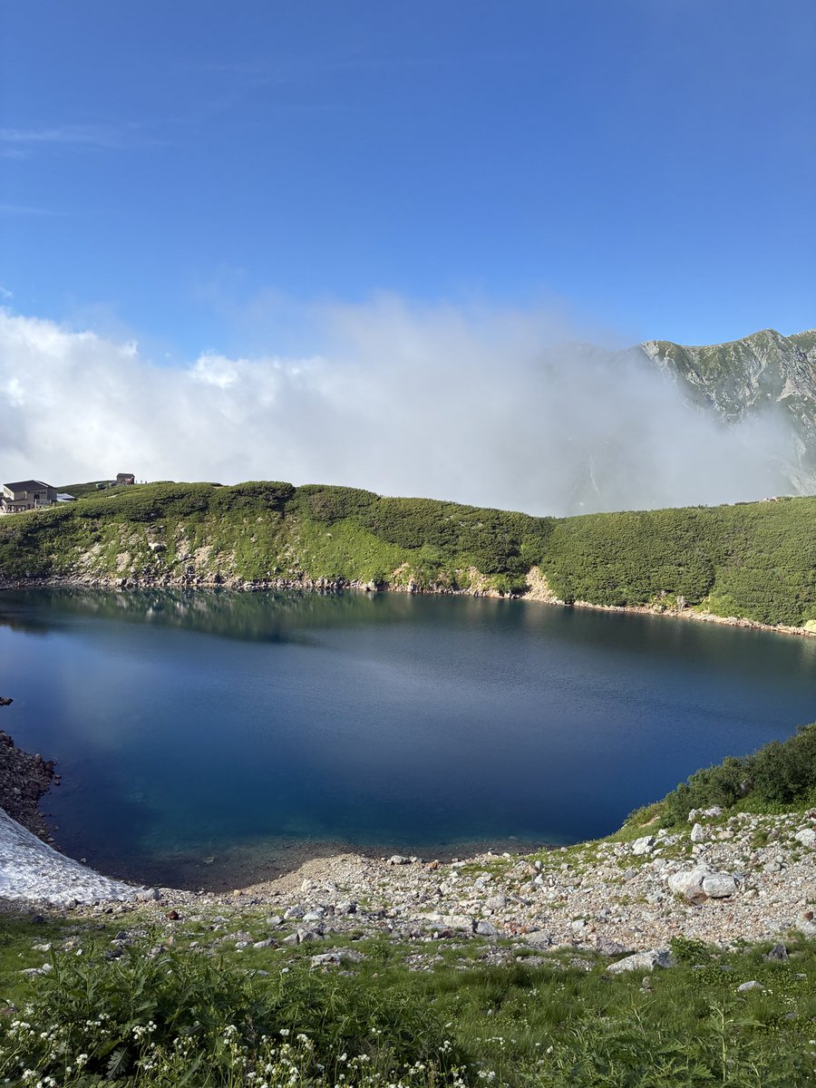 Buru_ouo's tweet photo. 二徹で富山県の立山登ってきた！
2700m登り切ったぞ！ https://t.co/YLYOEC966i
