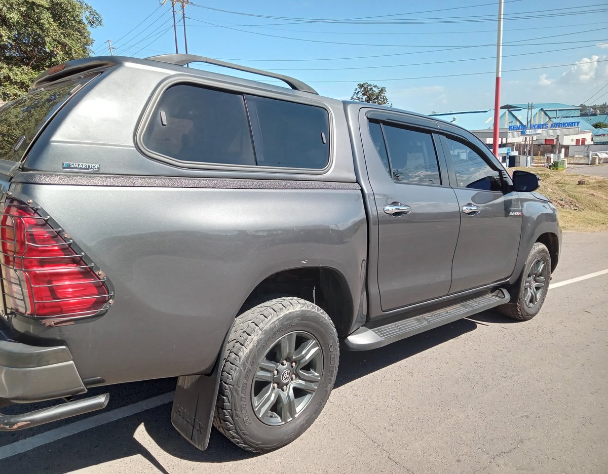 Sapayian's tweet photo. A full tank of diesel on the Hilux gives me a range of of 680kms https://t.co/25kRP78TJ1