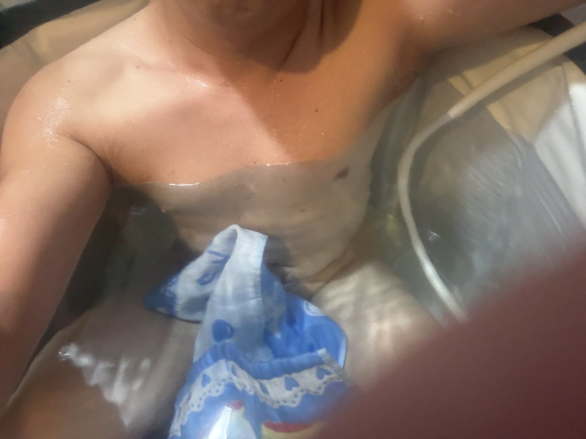 caabe26's tweet photo. 買了個折疊浴缸
租屋一族也是可以享受一下泡澡的🤣🤣 https://t.co/u5K1VfvXtv