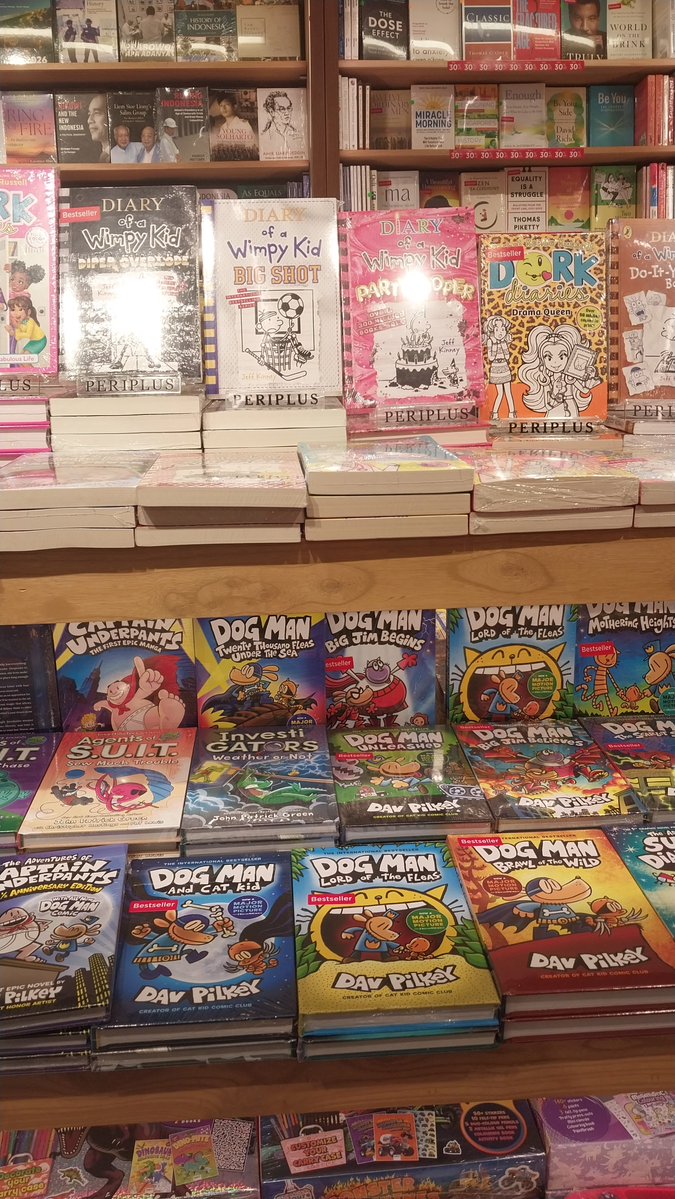 chittywhispers's tweet photo. Nostalgia. Dulu baca Diary of a Wimpy Kid, Dork Diaries, sama Captain Underpants. https://t.co/8cc1FjVV3V