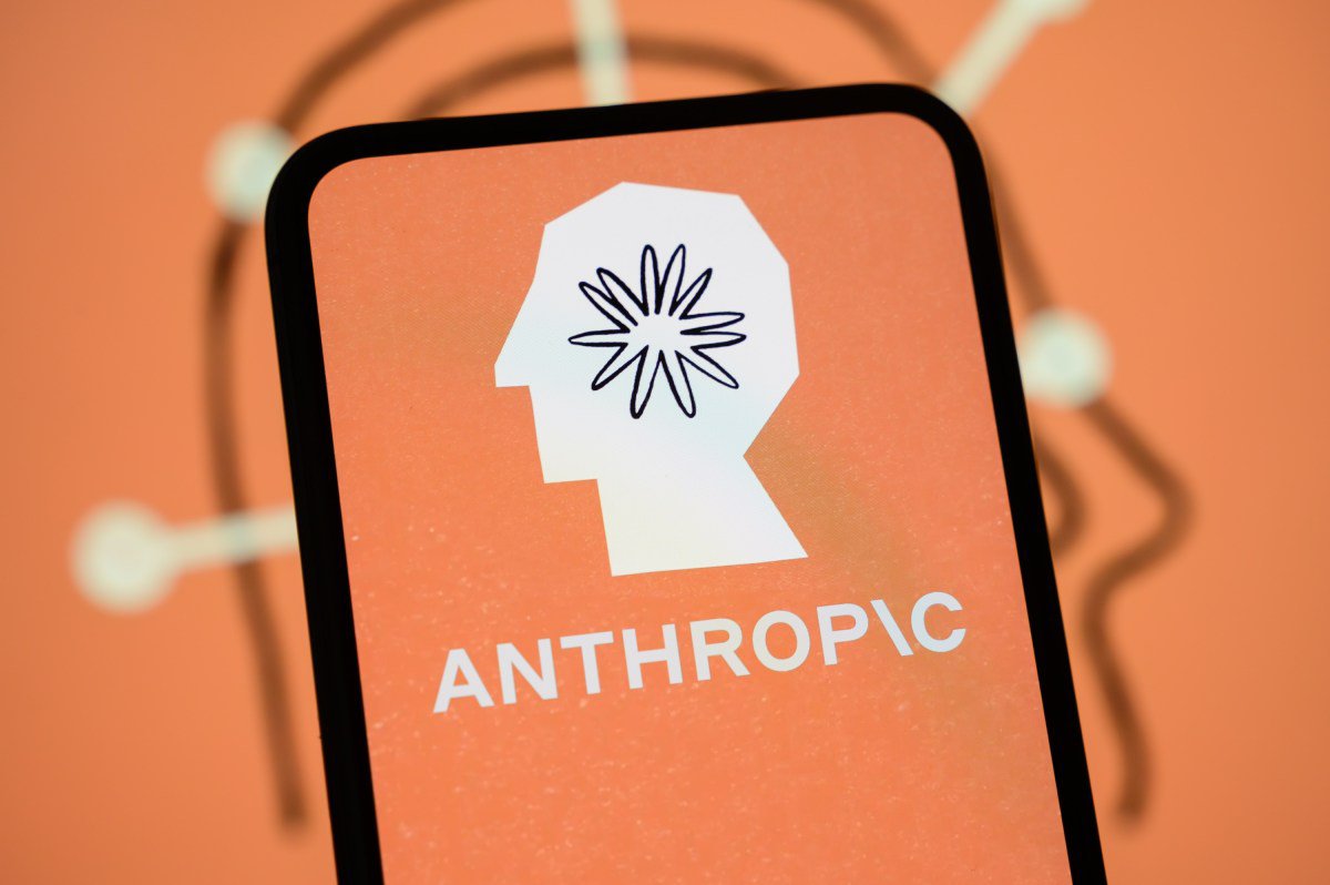 RealGenZDev's tweet photo. Anthropic says it will watermark text generated by its AI models, but it will be invisible 

Then how it is a watermark , Anthropic! 😭 https://t.co/TLovMuvXwK