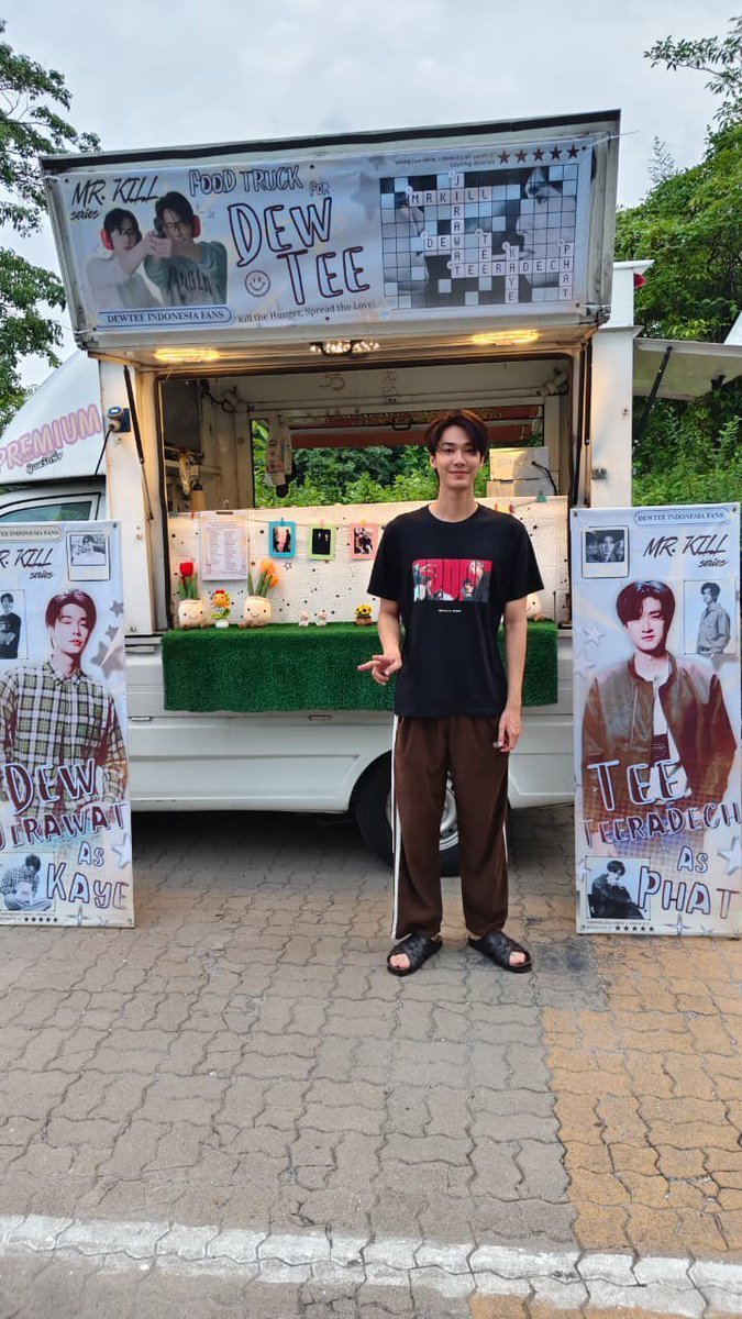 dazedken's tweet photo. banner dia ada di sebelah kanannya kenapa dia berdiri di sebelah banner kiri

#MrKillSeriesEP6 https://t.co/otjZKyfuh2