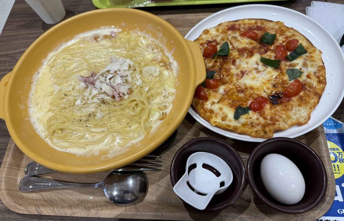 abacl7's tweet photo. 大阪滞在中の飯。定番の横綱ラーメンでチャーシュー麺、ららぽーと門真のフードコートでカルボナーラとマルゲリータ(どっちもうまそうだったので両方食べてしまった)、びっくりドンキーで朝食 https://t.co/UdJc3fOiEt