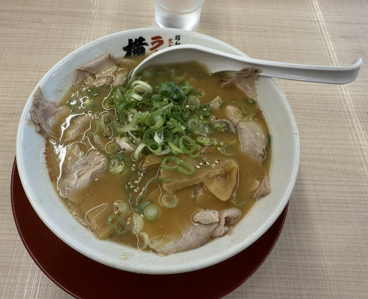 abacl7's tweet photo. 大阪滞在中の飯。定番の横綱ラーメンでチャーシュー麺、ららぽーと門真のフードコートでカルボナーラとマルゲリータ(どっちもうまそうだったので両方食べてしまった)、びっくりドンキーで朝食 https://t.co/UdJc3fOiEt