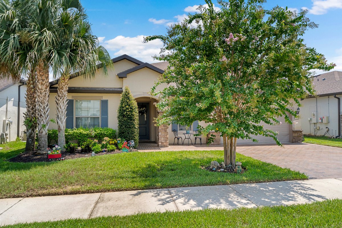 JesusGarciaTeam's tweet photo. ✨ Certified Pre-Owned Luxury Pool Home with Lake Views

6 🛏 | 4.5 🛁 | 4,217 Sq Ft | Under $1.2M | Pool 🏊‍♂️ | Home Theater 🎬 | Lakefront 🌊 https://t.co/qH0Is3xNp7