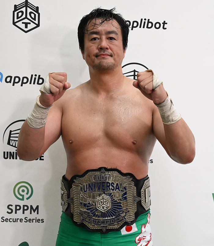 njpw1972's tweet photo. 田口「早速、カリスマが挑戦表明してくれましたので。カリスマといえば僕の中では黒のカリスマ、ガッデムですよ。 どんな試合になるかわかりませんが8月30日（DDT後楽園）、たぶん新日本もOKを出してくれるでしょう」
須見とのタッグの可能性にも言及！

全文
https://t.co/OsW7NSFxGn

#ddtpro #njpw https://t.co/ElP6fcJoGt