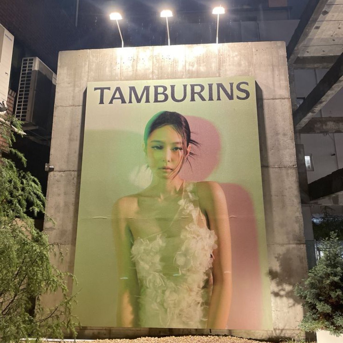 asayaaverse's tweet photo. I just know brands really love putting Jennie on their wall atp https://t.co/DJ0C2XU13A