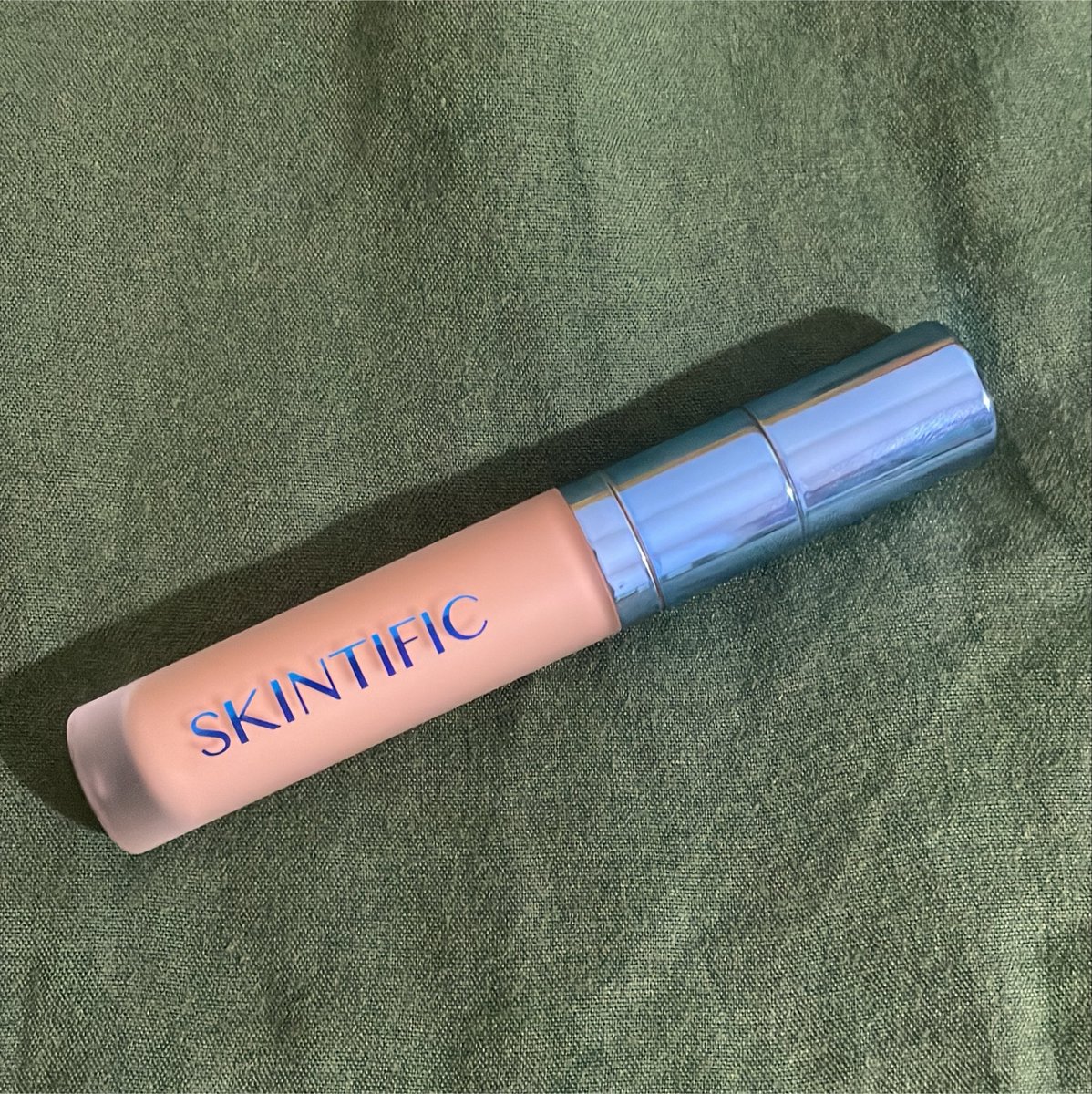 fairynaee's tweet photo. WTS (want to sell) Serum Concealer dari Skintific shade 03 Petal, baru dua kali swatch ditangan dan ternyata salah shade. Dom Jatim, bisa oyen🍊gratong guys. https://t.co/aTlOTo0FjG