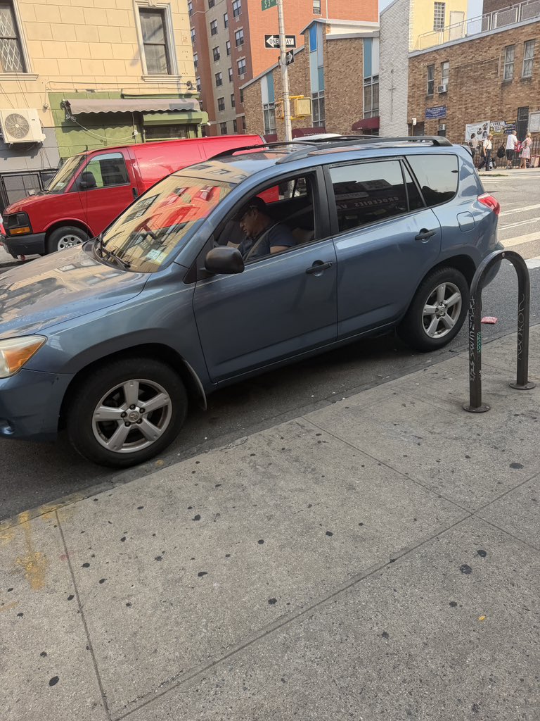 GarratonI's tweet photo. Our streets in Brooklyn don’t get cleaned by street sweepers because residents keep their cars parked on no parking marked side of sidewalks. They also stay inside the cars until the sweeper goes by without effectively cleaning the street and in case a traffic agents appears https://t.co/oKqiPaXckn
