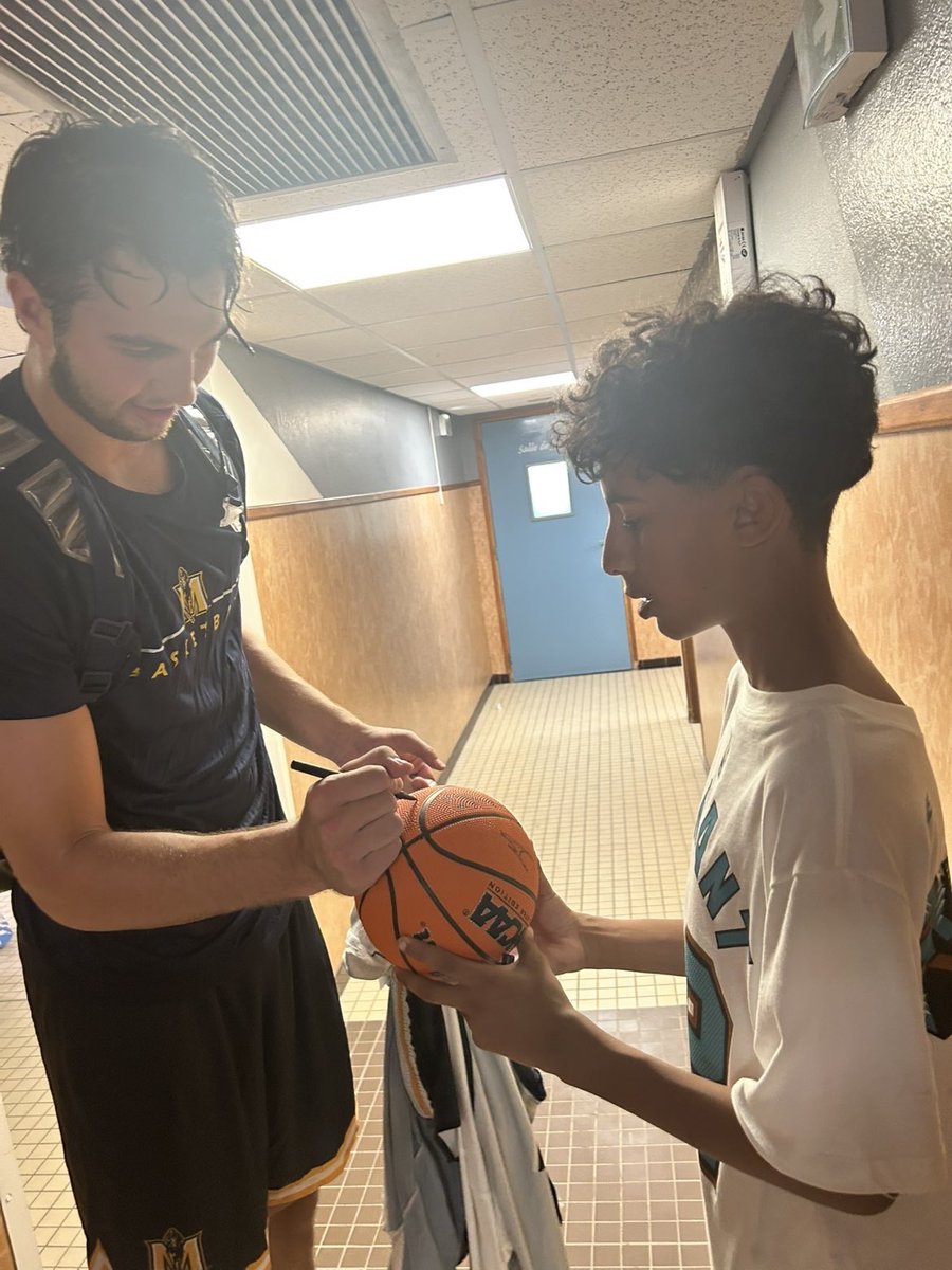NHM093519998025's tweet photo. Just a kid from France who had the best day of his Life. My club played Murray State, Ja Morant’s university. I got a t-shirt , a signed ball &amp; exclusive Ja 3s from Ja to the coaches . One coach gave them to me! Unreal! Ja, waiting to see you at a Levallois game now! @JaMorant https://t.co/cc35keEhZy