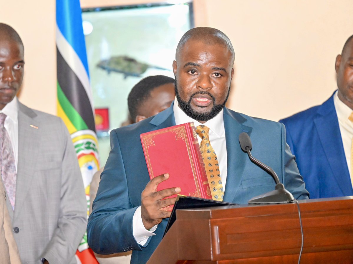 _JMAlex's tweet photo. Huge congratulations to our own Hon. Amb. @adoniaayebare, Minister of Foreign Affairs; Hon. @SMusherure, Minister of State for Finance, Planning and Economic Development in charge of Micro-Finance; and Hon. @HonWitonze, Minister of State for Internal Affairs. The real #KisanjaNoMoreSleep # KisanjaNoMoreCorruption starts now. God bless you all. |  @UgandaMOFA @mofpedU @mia_uga | @KagutaMuseveni @gcicuganda