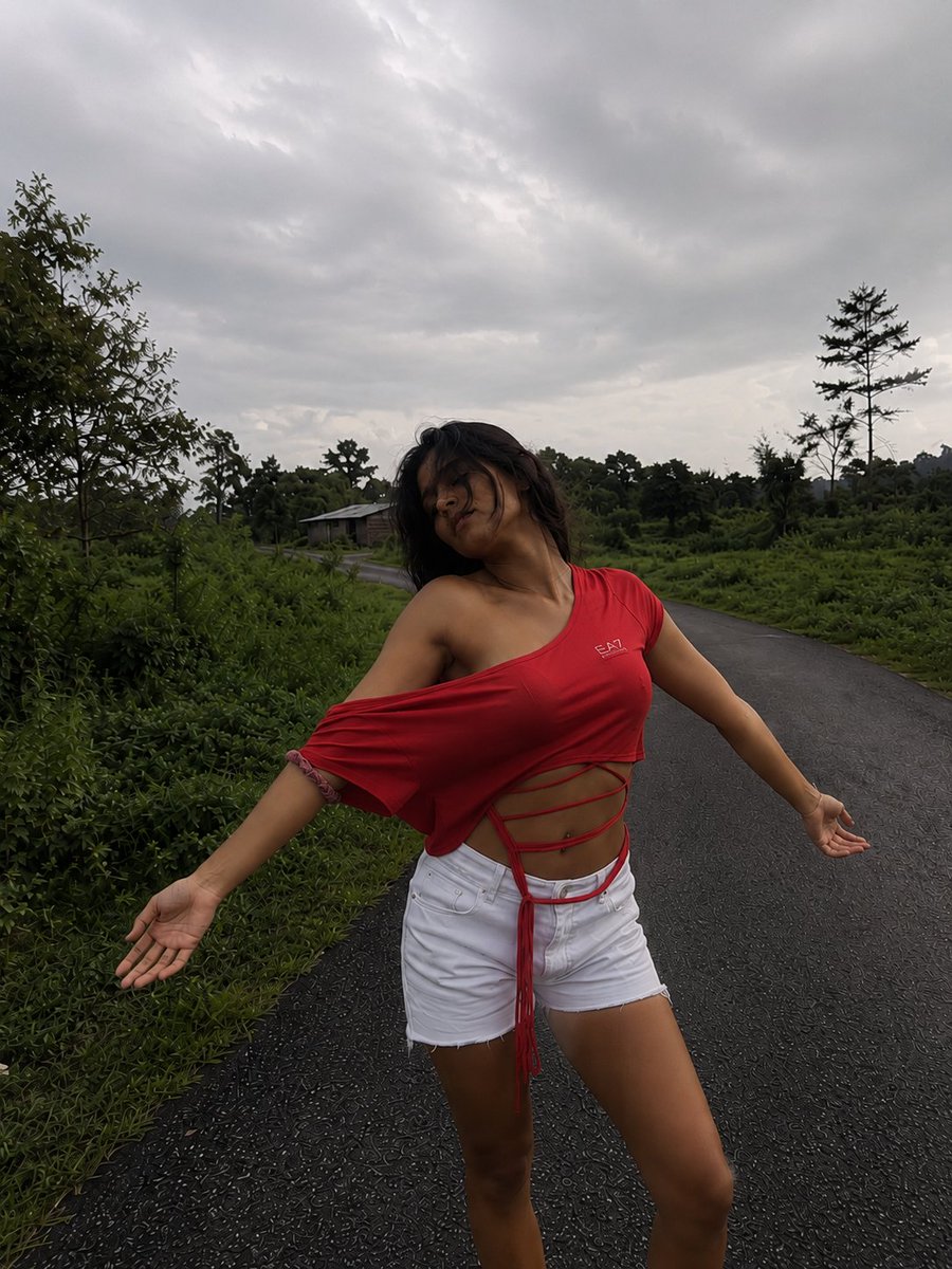 Debopri94813037's tweet photo. An evening ride always heals me😌
#travel #desigirl #modern #outfit #bold #xcreator https://t.co/5kNFwJkKIH