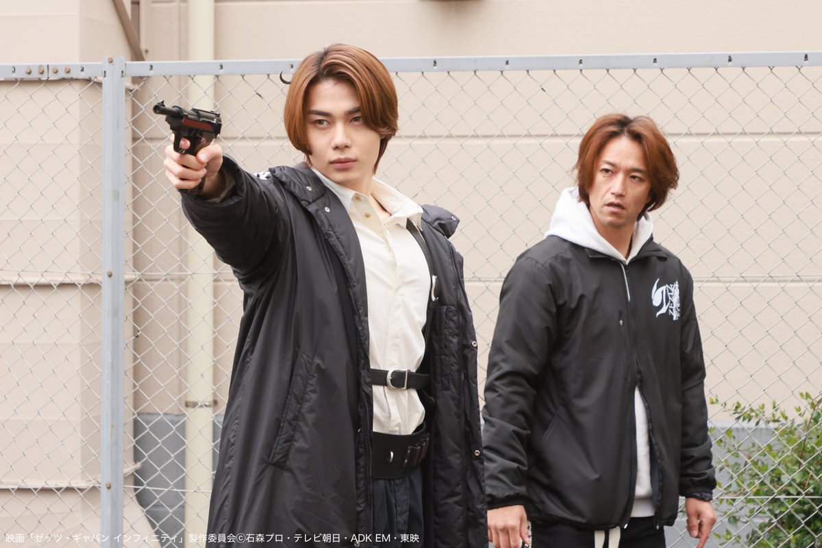 toeiHERO_movie's tweet photo. 💤𝐅𝐢𝐥𝐦𝐢𝐧𝐠 𝐑𝐞𝐩𝐨𝐫𝐭 📸
￣V￣￣￣￣￣￣￣￣
⠀
ゼッツチームの真剣な眼差しを激写!!!
⠀
キャスト・スタッフ一同で作り上げた
#映画ゼッツ をどうぞご堪能ください🎬
⠀
#映画超ギャバいゼッツ で映画の感想を教えてね！ https://t.co/tByArxkvyz