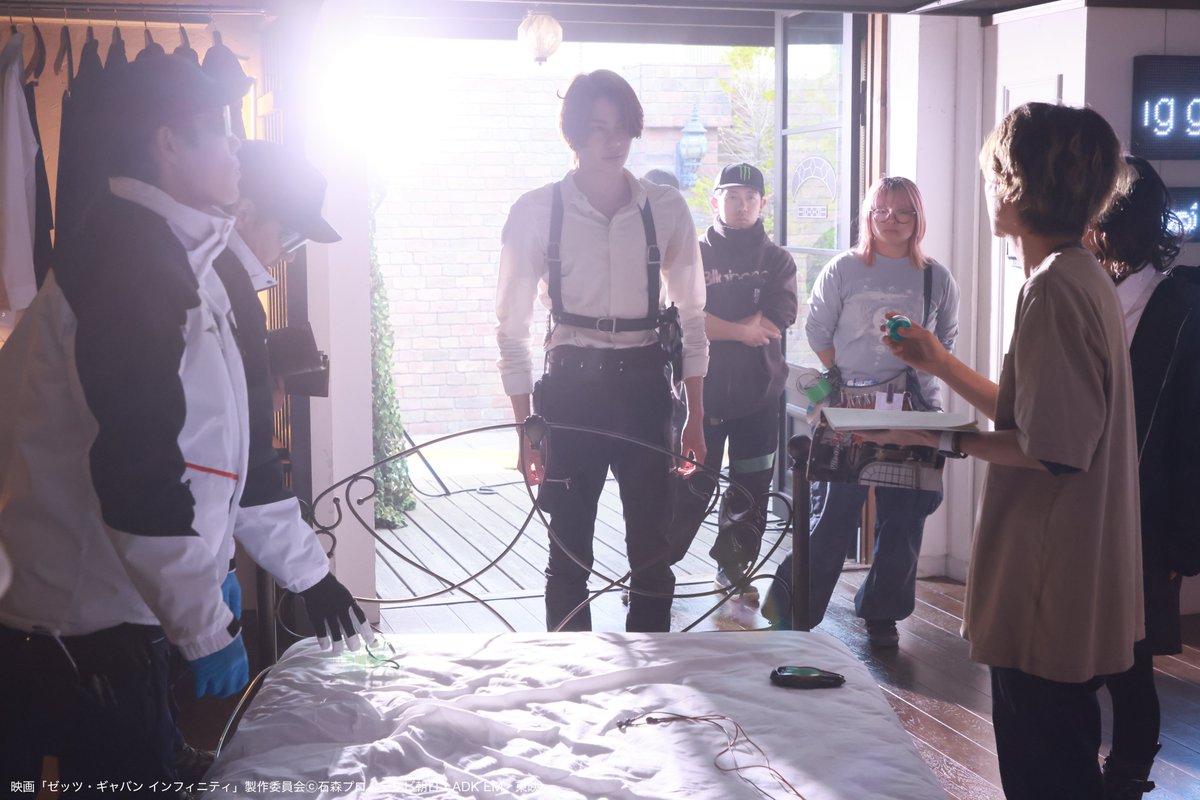 toeiHERO_movie's tweet photo. 💤𝐅𝐢𝐥𝐦𝐢𝐧𝐠 𝐑𝐞𝐩𝐨𝐫𝐭 📸
￣V￣￣￣￣￣￣￣￣
⠀
ゼッツチームの真剣な眼差しを激写!!!
⠀
キャスト・スタッフ一同で作り上げた
#映画ゼッツ をどうぞご堪能ください🎬
⠀
#映画超ギャバいゼッツ で映画の感想を教えてね！ https://t.co/tByArxkvyz