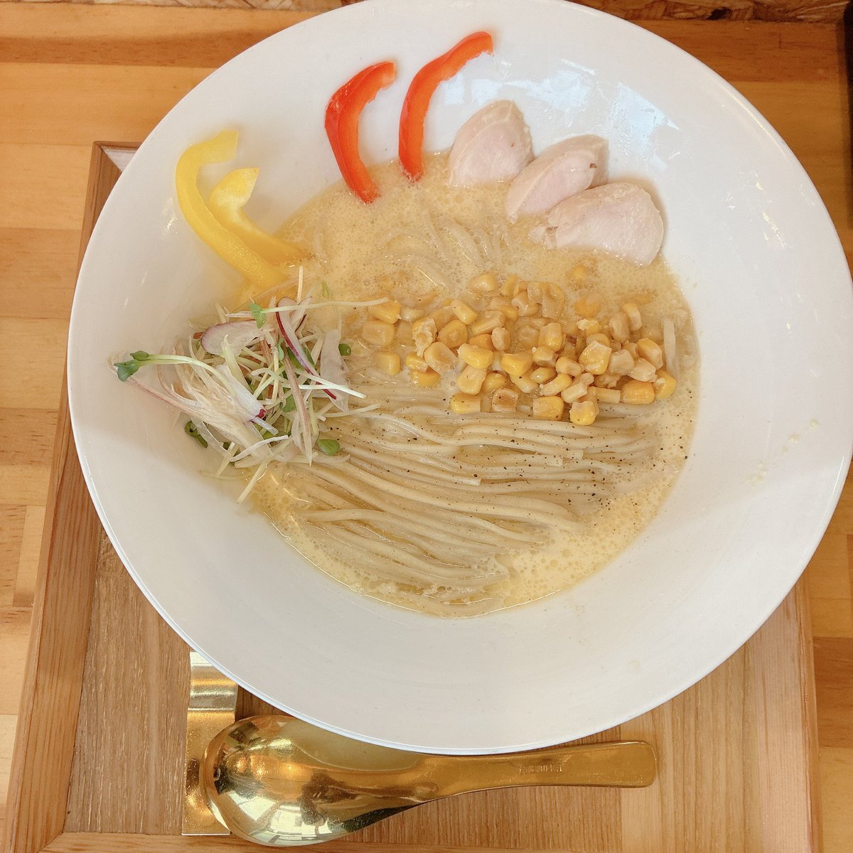 rinana225's tweet photo. 東京ベイネットワークの誌面や番組で取り上げてもらうお店探しをしつつ、ラーメン屋さん開拓を。

暑い時期に嬉しい冷やしラーメン、とうもろこしスープだなんて初体験🌽

今度麺スタにも投稿します◎ https://t.co/ejcBPnVG0e